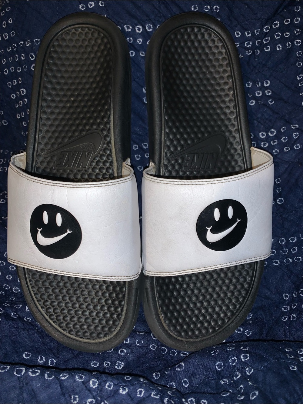Nike Benassi Smiley Slides W10 M8.5 Black White